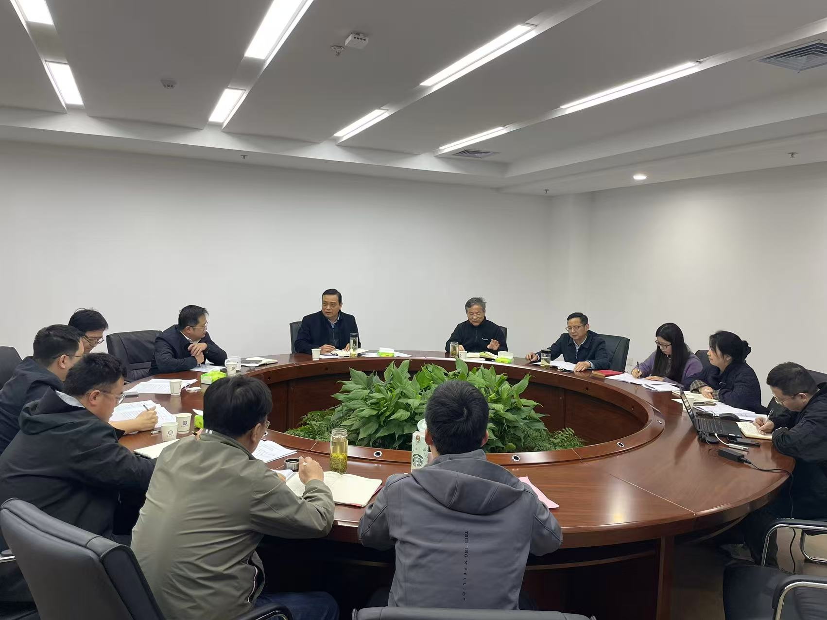 世界杯官网召开硕士立项建设单位申报专项小组首轮会议