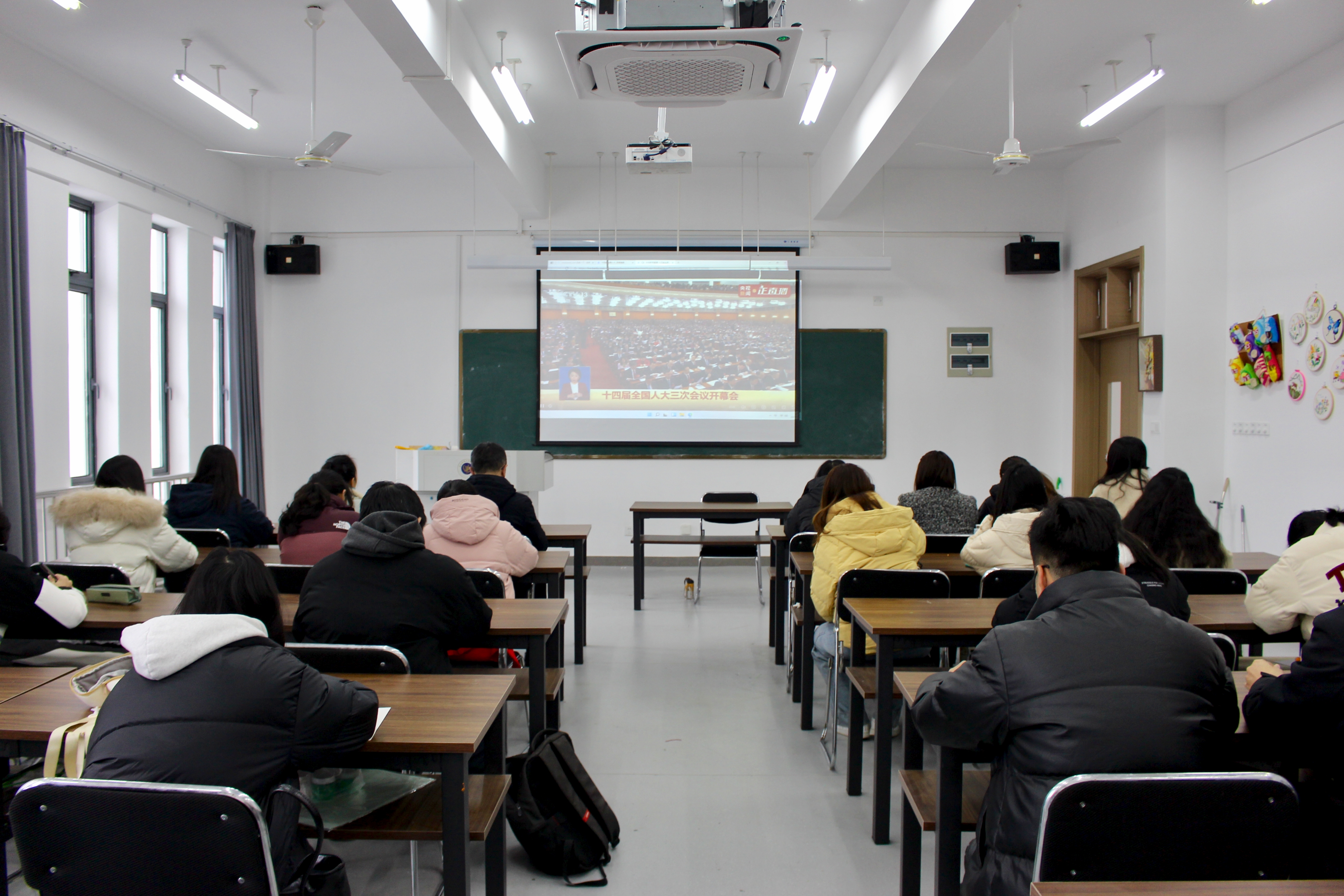 1741155326269708.jpg 集中观看学习1.jpg